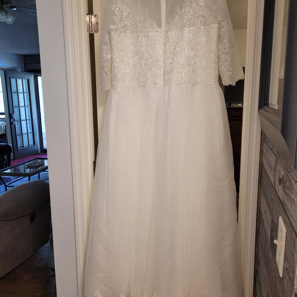 Wedding dress - Picture 7 of 9